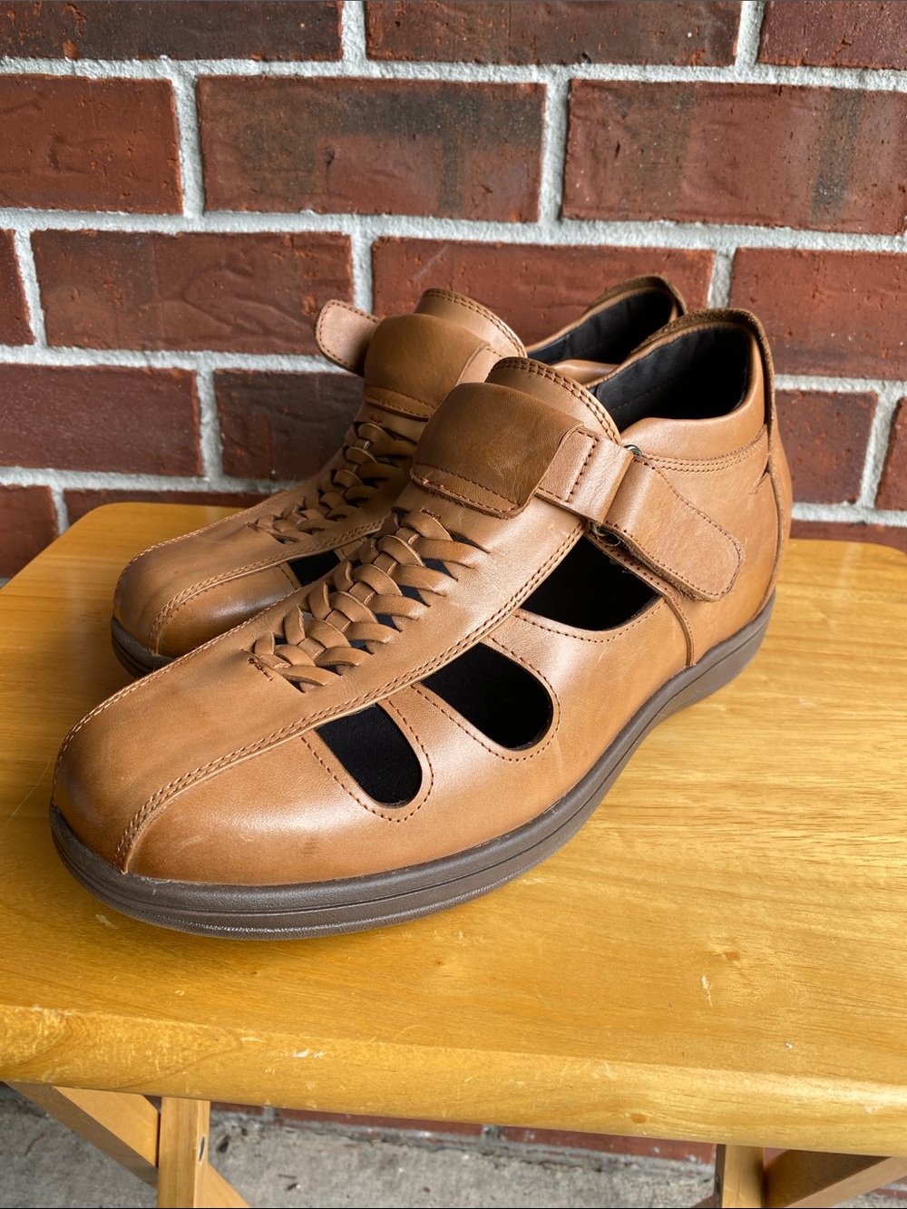 Calto Men's Tan Leather Fisherman Sandal with Hook and Loop Strap Size 12 G13075